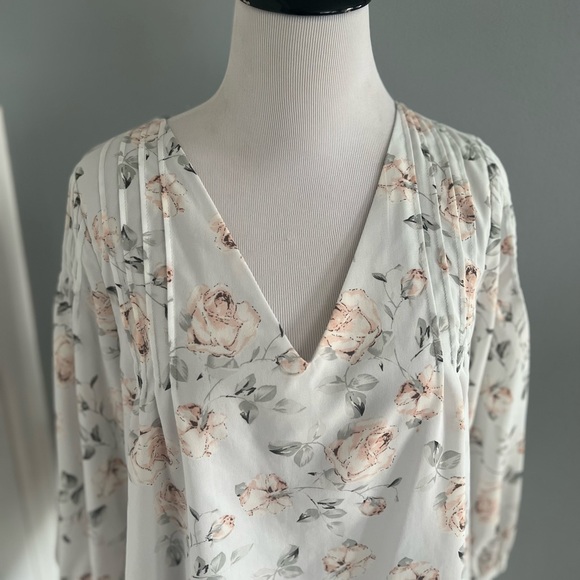 Skies Are Blue Floral Top - Picture 10 of 15